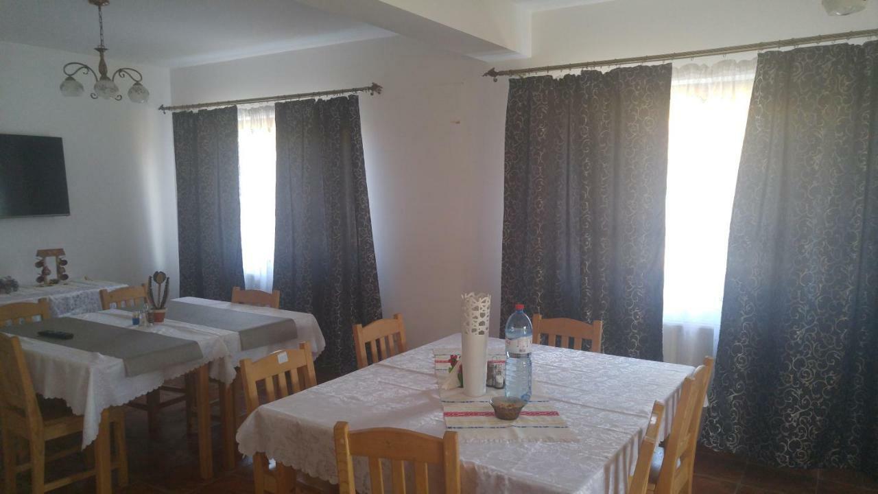 Pensiunea Casa Vanatorului Hotel Oteleni Екстериор снимка