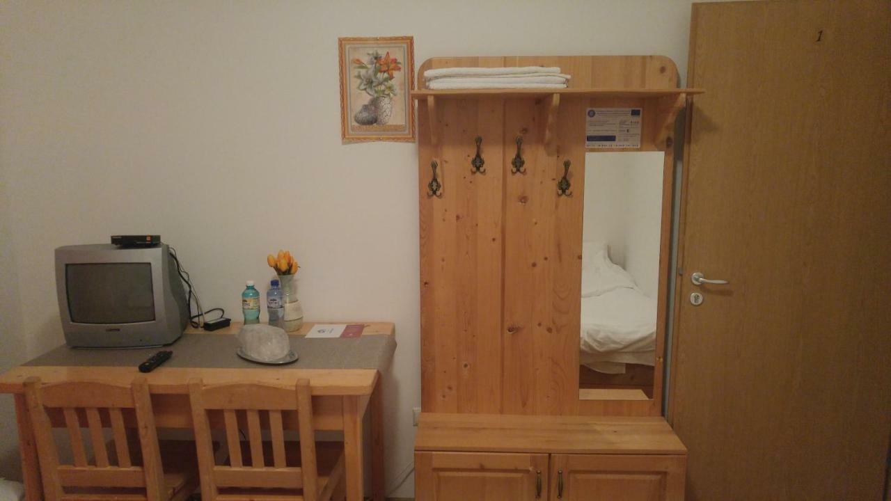 Pensiunea Casa Vanatorului Hotel Oteleni Екстериор снимка